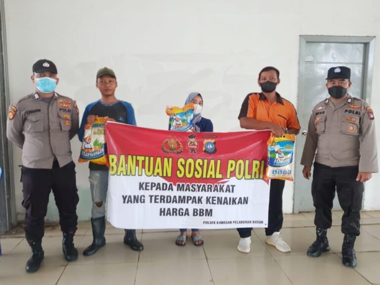Terdampak Kenaikan Harga BBM, Pekerja Kantin hingga Sekuriti Dapat Bantuan Sembako