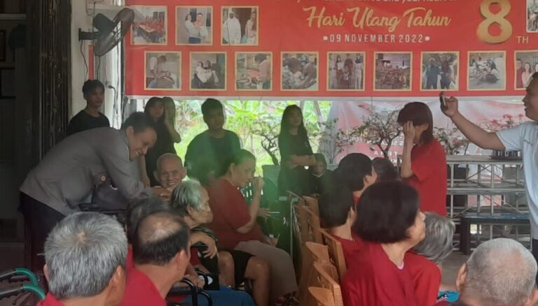 Polsek KKP Batam Bagikan Sembako ke Panti Jompo dan Lansia True Love Batam