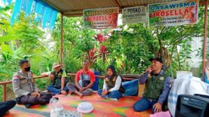 Momen Hari Pahlawan, Bank Sampah Pensosmas Tanjunguban Selatan Bagikan Bibit Cabai dan Pupuk Organik