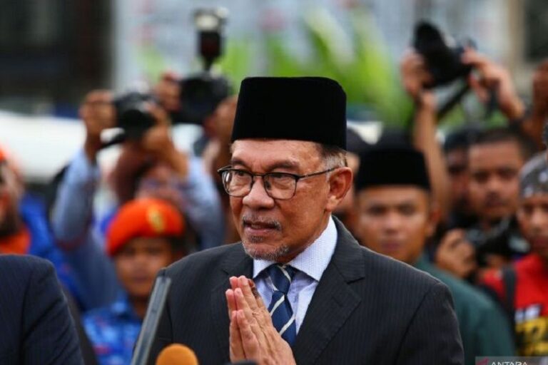 Jokowi yang Pertama Ucapkan Selamat kepada PM Anwar Ibrahim
