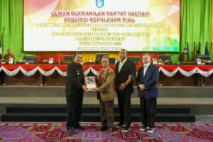 Gubernur Ansar Sampaikan Nota Keuangan dan Ranperda APBD Provinsi Kepri Anggaran 2023