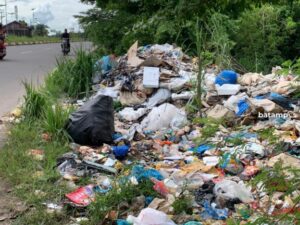 Tumpukan Sampah Rumah Tangga di Jalan Aisyah Sulaiman