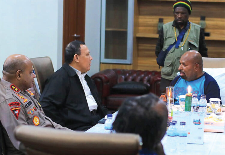 Temui Lukas Enembe, Ketua KPK Firli Bahuri Dituding Melanggar Etik