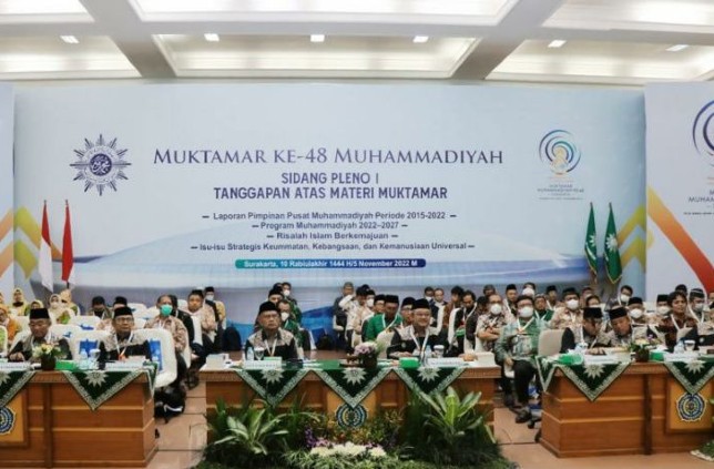 Ketua Umum PP Muhammadiyah Buka Sidang Pleno I Muktamar Ke-48