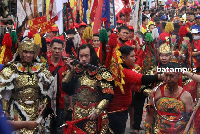 Meriahnya Pawai Tatung di Batam