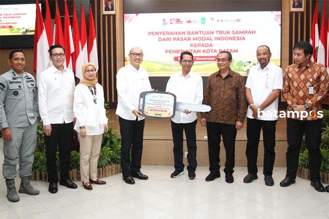 Pemko Batam Dapat Bantuan Truk Sampah