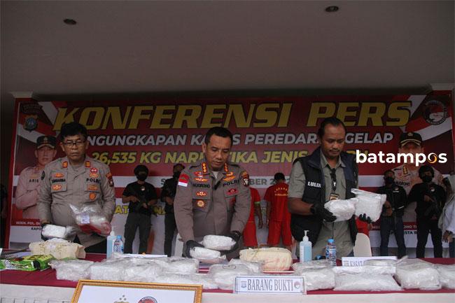 Polresta Barelang Tangkap 5 Penyelundup Narkotika Jenis Sabu