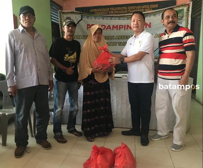Bantu Warga Tanjunguma, Harbour Bay Ferry Terminal Salurkan Paket Sembako