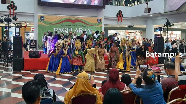 Pergelaran Seni SMAN 1 Batam Berlangsung Meriah