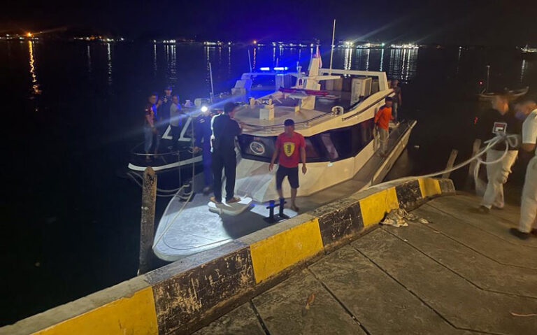 Bawa Pasien dari Anambas, Sebuah Speed Boat Puskesmas Keliling Mati Mesin di Tengah Laut