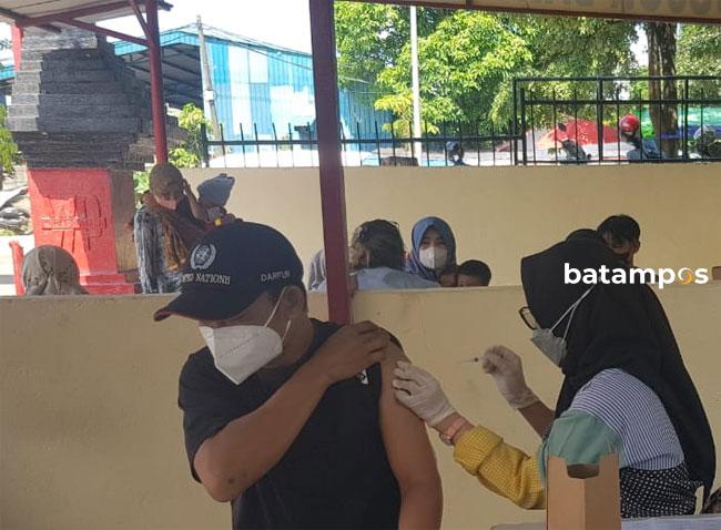 Peserta Vaksinasi Membludak di Polsek Batuaji