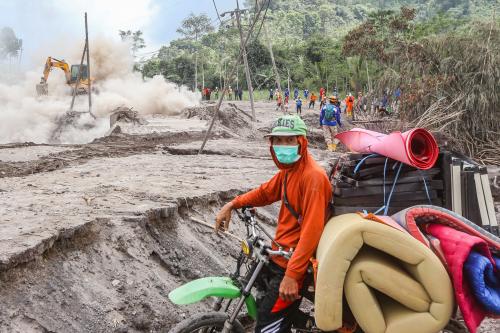 Bandara di Sekitar Gunung Semeru Tetap Beroperasi Normal