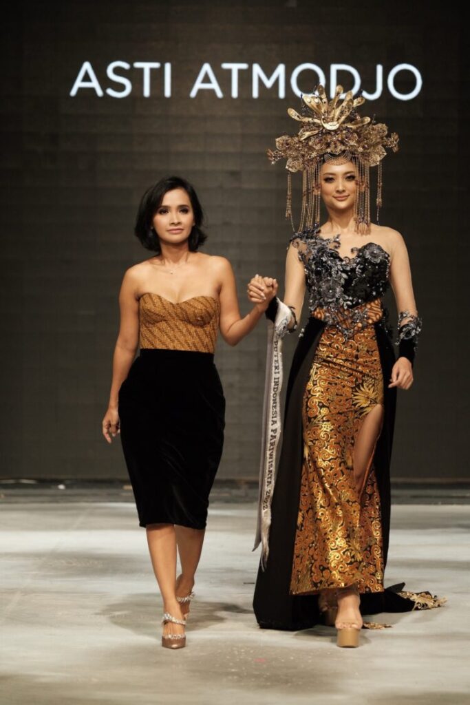Desain Batiknya Dinilai Unik, Asti Atmodjo Diundang ke Ajang IIFW 2022 Malaysia