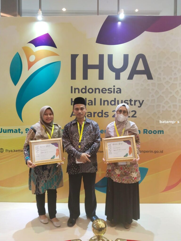 Polibatam Raih TOP 3 Best Indonesia Halal Industry Award