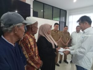 Pelindo Santuni Lansia dan Anak Yatim
