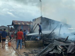 Dua Rumah di Sei Lakam Barat, Karimun Habis Dilalap Sijago Merah
