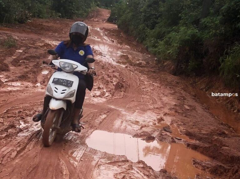 Hampir 23 Tahun Warga Tanjung Undap Tak Dapat Akses Jalan Layak