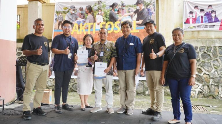 Sambut Natal, Cahaya Obor Berkat Bagikan 500 Paket Sembako