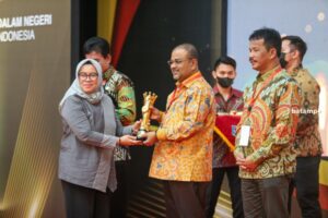 Akhir Tahun Karimun Raih Dua Penghargaan