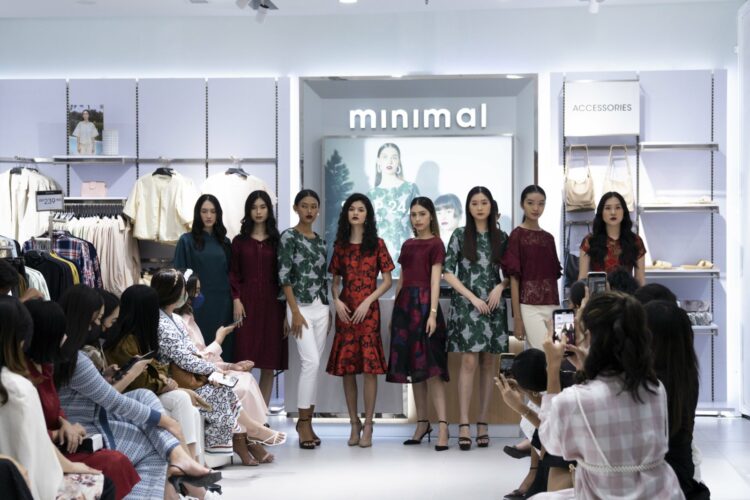 Fashion Warna Merah dan Hijau Sambut Liburan Natal & Tahun Baru