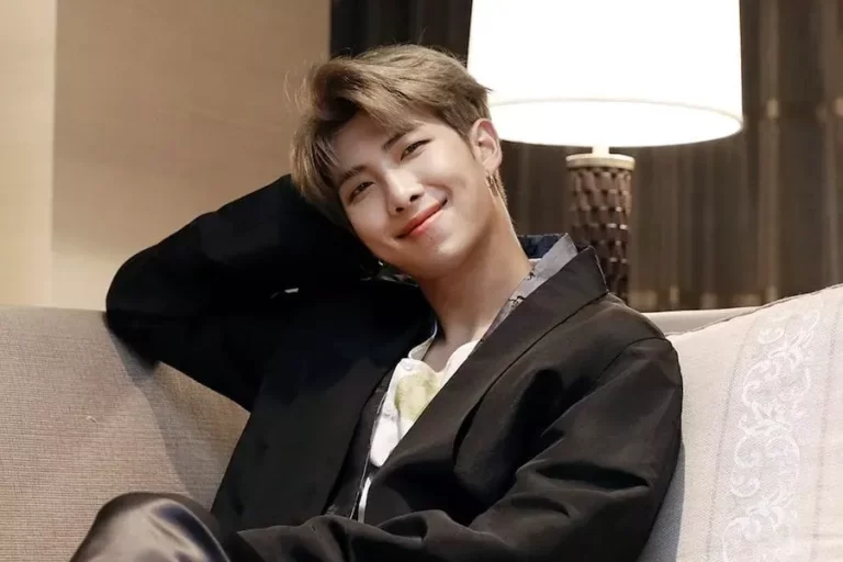 Album Solo RM BTS ”Indigo” Debut di Posisi 15 Billboard 200