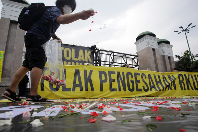 Diwarnai Interupsi, DPR Resmi Sahkan RKUHP jadi Undang-Undang