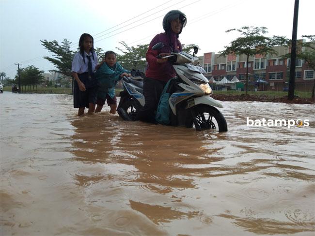 Ketua DPRD Batam Minta Pemerintah Kaji Permasalahan Banjir