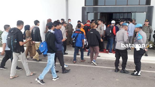Buruh Kota Batam Gagal Bertemu Gubernur Kepri