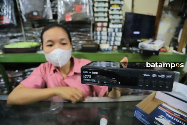 Siaran TV Analog Diputus, Warga Batam Kesulitan Dapatkan Set Top Box