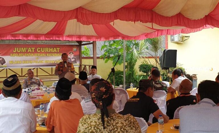 Jumat Curhat: Warga Keluhkan Jalan Rusak depan Polsek Binut