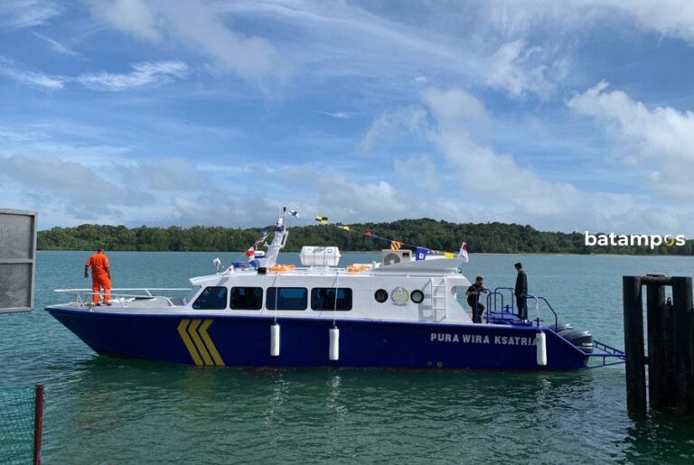 Pemprov Kepri Serahkan Kapal Hibah untuk Imigrasi