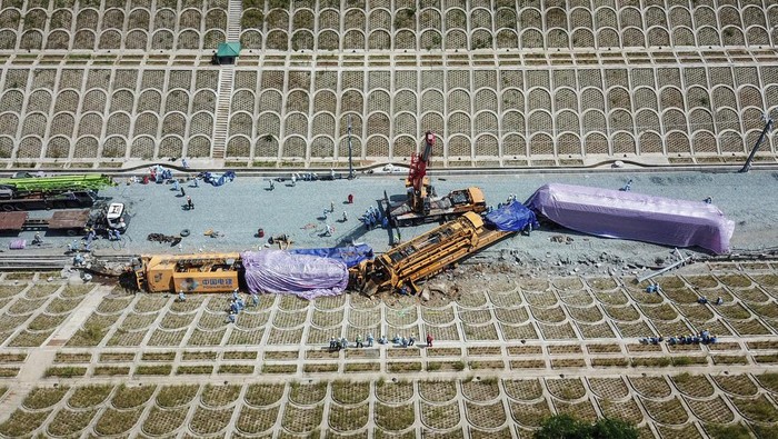 6 Pekerja Tiongkok Jadi Korban Anjloknya Kereta Teknis KCJB, 2 Tewas