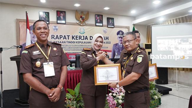 Kejari Batam Borong Penghargaan Terbaik se-Kepri