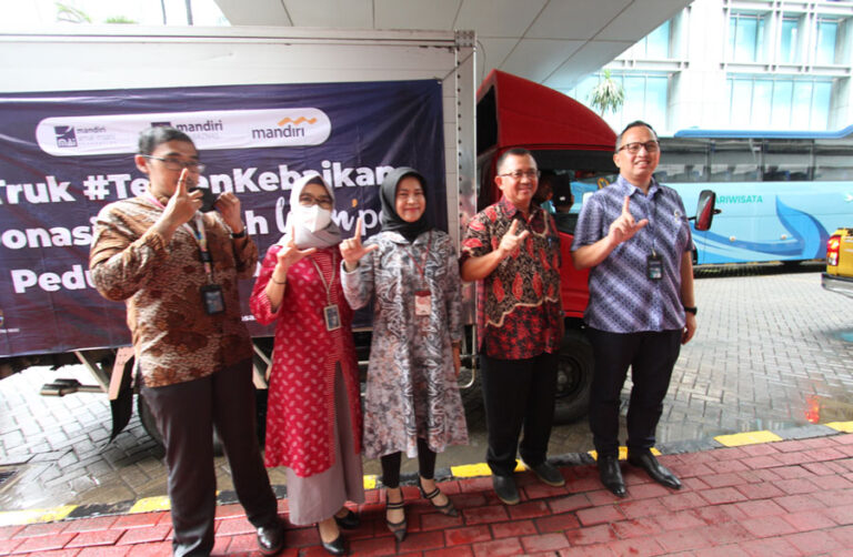 Gandeng Yayasan MAI, Bank Mandiri Salurkan Bantuan Nasabah untuk Korban Gempa Cianjur