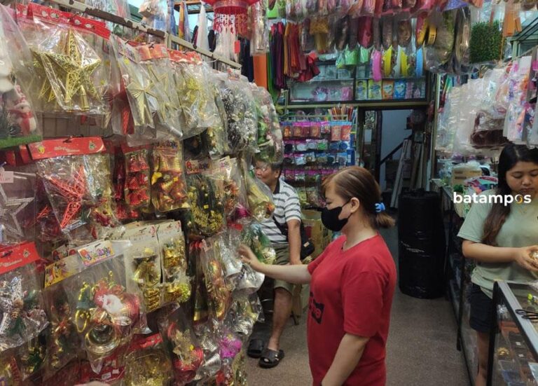 Pedagang Pernak Pernik Natal Mulai Bermunculan di Tanjungpinang