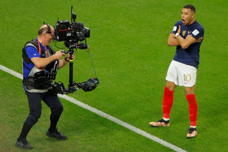 Mbappe Meroket Berkat Coupure de Presse