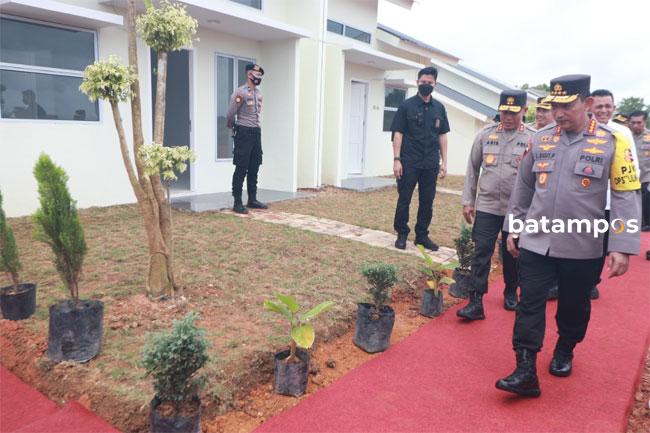 Kapolri Tinjau Pembangunan Gereja, Pura dan Perumahan Polda Kepri