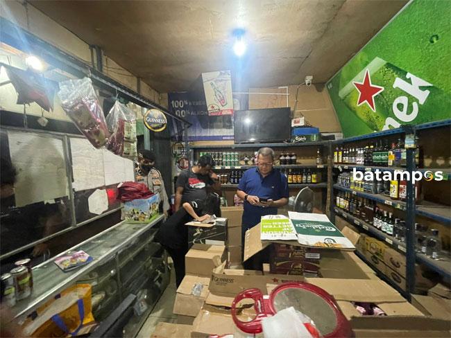Polresta Barelang Gelar Operasi pekat, Puluhan Botol Miras Diamankan