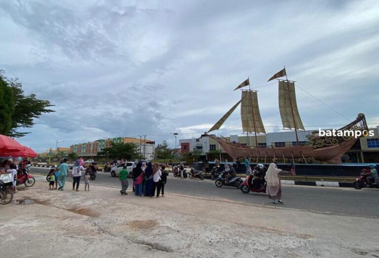 Pedestrian di Depan Bandara RHF Tarik Perhatian Warga