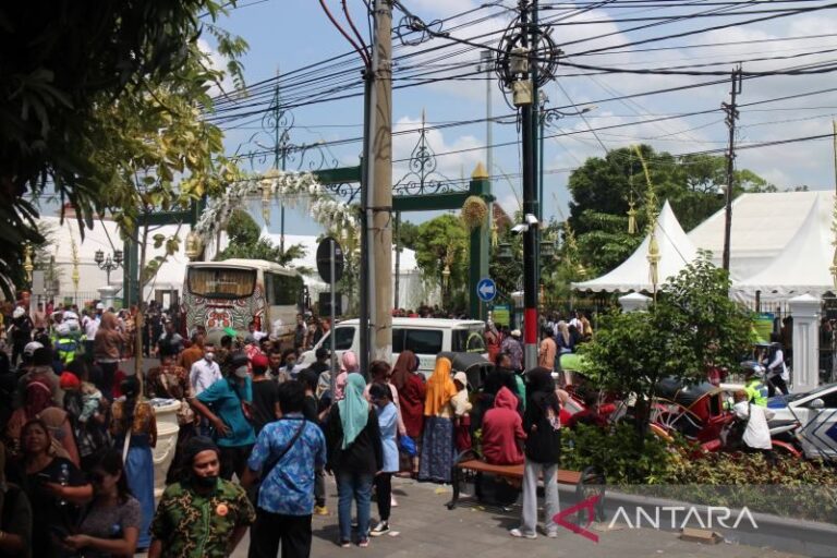 Ribuan Tamu Hadiri Pernikahan Kaesang-Erina di Mangkunegaran