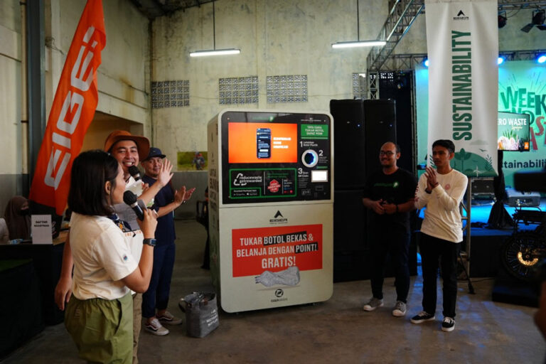 EIGER Adventure Gandeng Plasticpay Hadirkan Reverse Vending Machine di Gerai EIGER