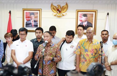 Menpora-Azrul Masuk Bursa Cawaketum PSSI
