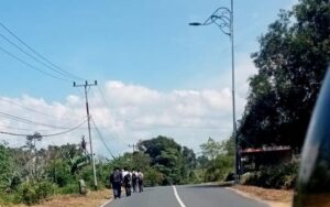 Bus Sekolah Belum Beroperasi, Pulang Sekolah Pelajar di Bintan Jalan Kaki
