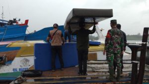 Bantuan Logistik untuk Warga Terdampak Banjir Rob di Pulau Mapur, Bintan Disalurkan