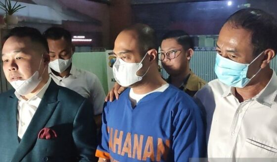 Usai 7 Jam Diperiksa, Ferry Irawan Resmi Ditahan