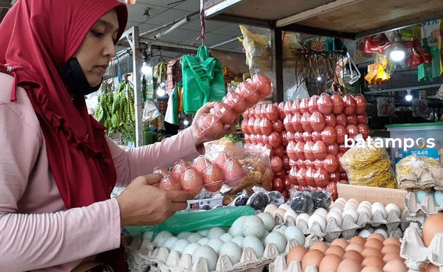 Harga Telur Ayam Masih Tinggi, Pedagang di Batam Mengeluh