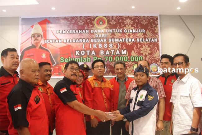 IKBSS Serahkan Bantuan Untuk Korban Gempa Cianjur