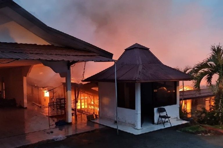 Hanya Sejam, Rumah Kapolda Papua Terbakar 60 Persen
