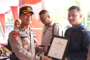 Satpam Berprestasi Dapat Penghargaan dari Polres Karimun
