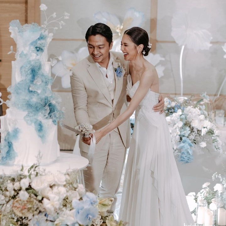 Mikha Tambayong dan Deva Mahendra Menikah,  Pakai Gaun Pengantin Ibunda